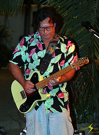 Juan-ted & The Amazing Rhythm Roosters (Geno)