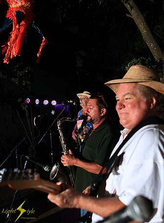 adj_5186_Band under the pinata