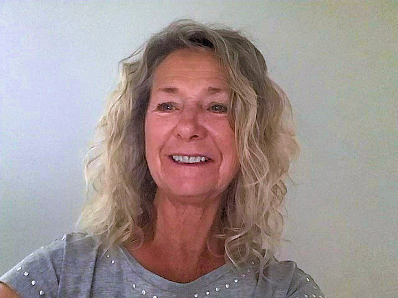 Lois and her new hair style