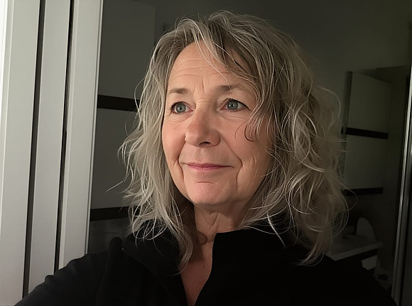 Lois and her new hair style