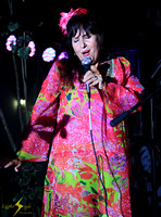 adj_5214_Chantal singing solo