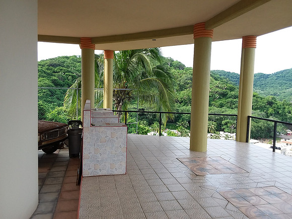Lower deck w/ view of Los Ayala