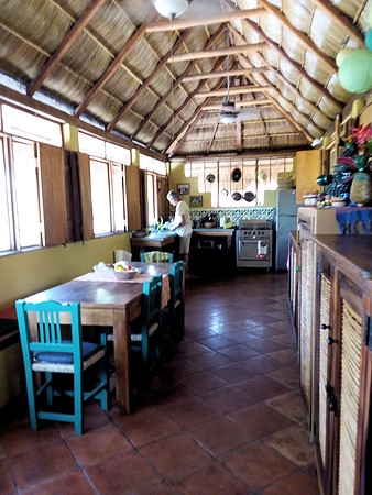 Kitchen & dining area