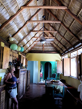 Kitchen & dining area