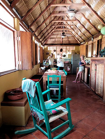 Kitchen & dining area