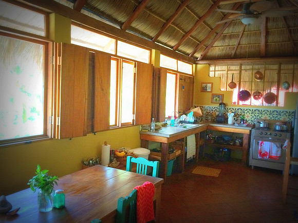 Kitchen & dining area