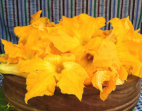 Squash blossums in bowl