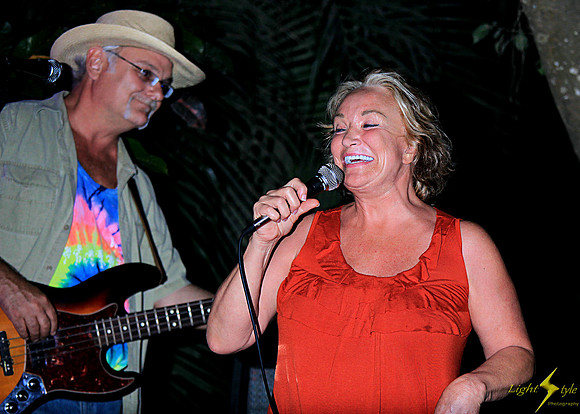 adj_5364_TT singing in front of Ralph