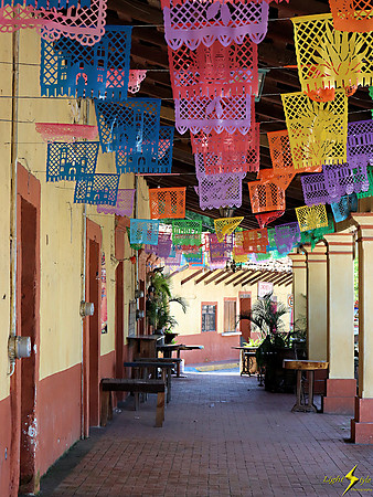 Mayto portico