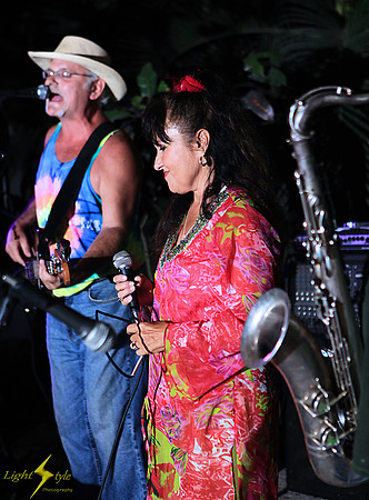 adj_5223_Chantal and the band