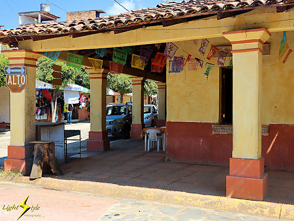 Mayto portico corner