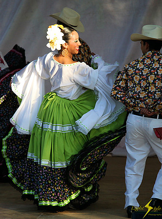 Nuiwarika Folk Dancer